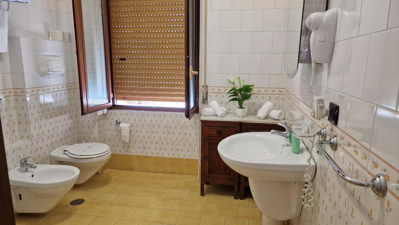 Vittoria Guest House Battipaglia Exterior foto